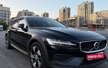 Volvo V60 Cross Country II, 2021 год, 4 800 000 рублей, 3 фотография
