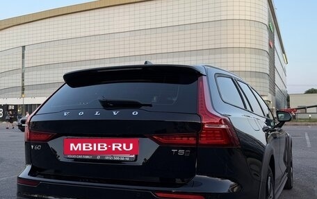 Volvo V60 Cross Country II, 2021 год, 4 800 000 рублей, 5 фотография