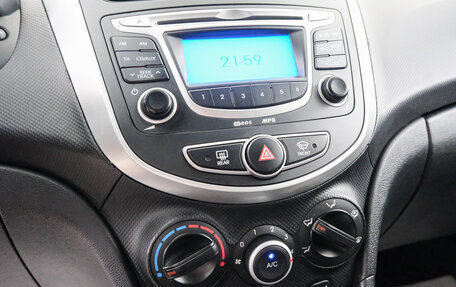 Hyundai Solaris II рестайлинг, 2013 год, 899 000 рублей, 16 фотография