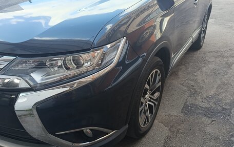 Mitsubishi Outlander III рестайлинг 3, 2018 год, 1 830 000 рублей, 11 фотография
