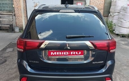 Mitsubishi Outlander III рестайлинг 3, 2018 год, 1 830 000 рублей, 10 фотография