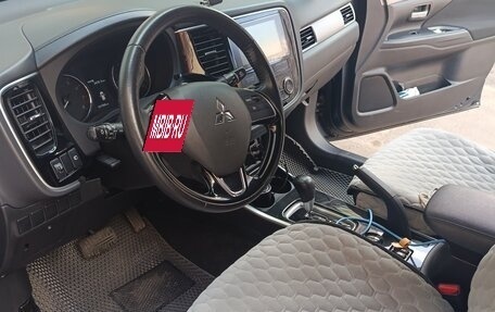 Mitsubishi Outlander III рестайлинг 3, 2018 год, 1 830 000 рублей, 4 фотография