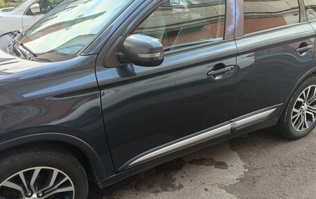Mitsubishi Outlander III рестайлинг 3, 2018 год, 1 830 000 рублей, 14 фотография
