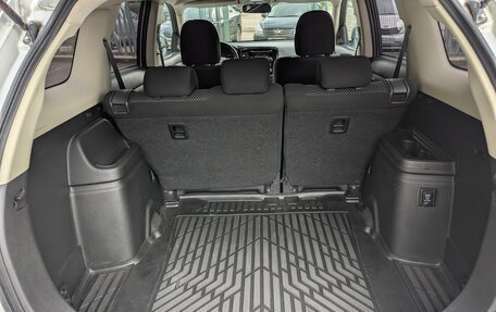 Mitsubishi Outlander III рестайлинг 3, 2018 год, 1 995 000 рублей, 7 фотография