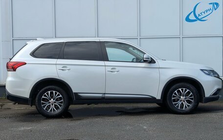Mitsubishi Outlander III рестайлинг 3, 2018 год, 1 995 000 рублей, 4 фотография