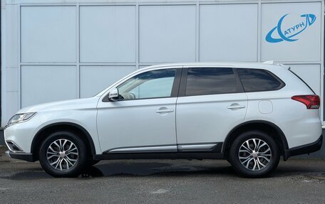 Mitsubishi Outlander III рестайлинг 3, 2018 год, 1 995 000 рублей, 10 фотография