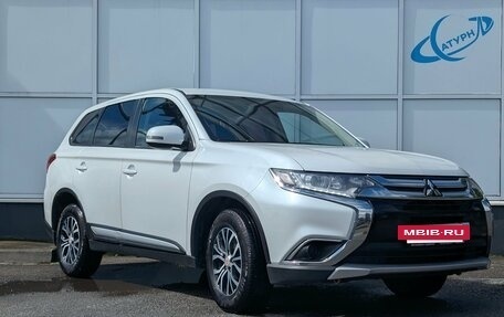 Mitsubishi Outlander III рестайлинг 3, 2018 год, 1 995 000 рублей, 3 фотография
