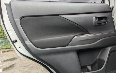Mitsubishi Outlander III рестайлинг 3, 2018 год, 1 995 000 рублей, 21 фотография