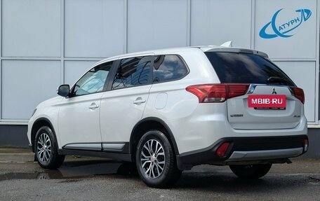 Mitsubishi Outlander III рестайлинг 3, 2018 год, 1 995 000 рублей, 8 фотография