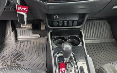 Mitsubishi Outlander III рестайлинг 3, 2018 год, 1 995 000 рублей, 17 фотография