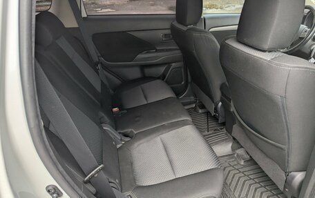 Mitsubishi Outlander III рестайлинг 3, 2018 год, 1 995 000 рублей, 23 фотография