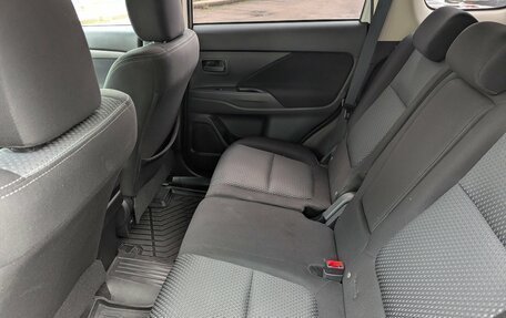 Mitsubishi Outlander III рестайлинг 3, 2018 год, 1 995 000 рублей, 22 фотография