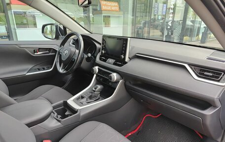 Toyota RAV4, 2020 год, 2 990 000 рублей, 13 фотография