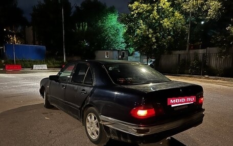 Mercedes-Benz E-Класс, 1999 год, 220 000 рублей, 6 фотография