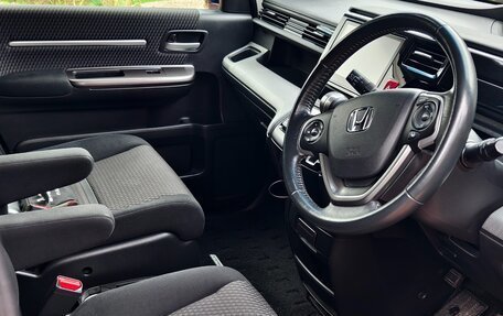 Honda Stepwgn IV, 2016 год, 1 930 000 рублей, 19 фотография