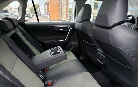 Toyota RAV4, 2025 год, 3 920 000 рублей, 7 фотография