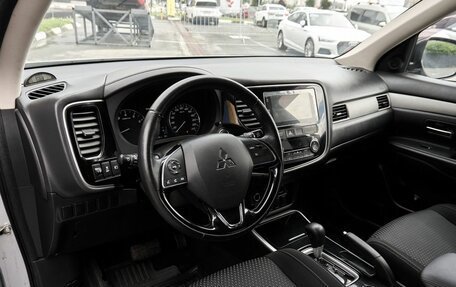 Mitsubishi Outlander III рестайлинг 3, 2018 год, 1 878 000 рублей, 5 фотография