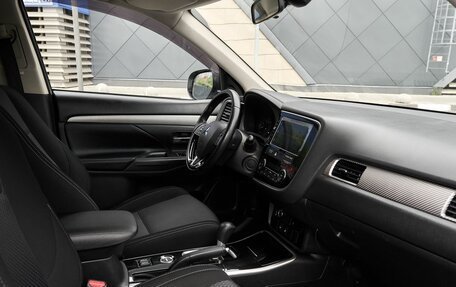 Mitsubishi Outlander III рестайлинг 3, 2018 год, 1 878 000 рублей, 6 фотография