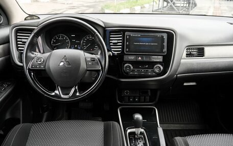 Mitsubishi Outlander III рестайлинг 3, 2018 год, 1 878 000 рублей, 8 фотография