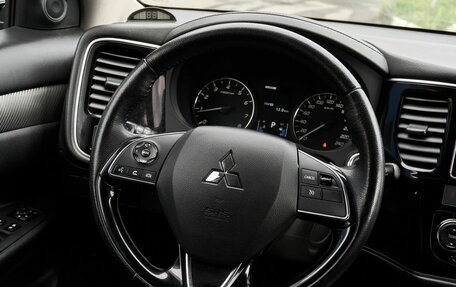 Mitsubishi Outlander III рестайлинг 3, 2018 год, 1 878 000 рублей, 15 фотография