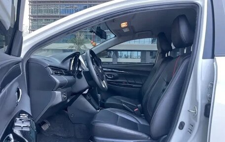 Toyota Yaris, 2022 год, 1 400 000 рублей, 5 фотография