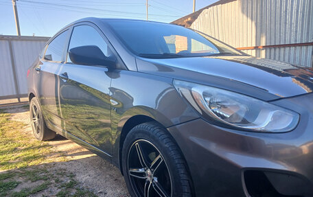 Hyundai Solaris II рестайлинг, 2011 год, 620 000 рублей, 2 фотография