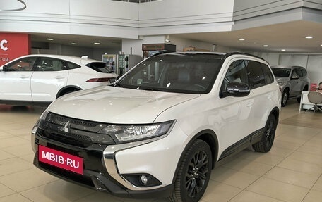 Mitsubishi Outlander III рестайлинг 3, 2021 год, 2 700 000 рублей, 5 фотография