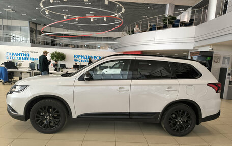 Mitsubishi Outlander III рестайлинг 3, 2021 год, 2 700 000 рублей, 12 фотография