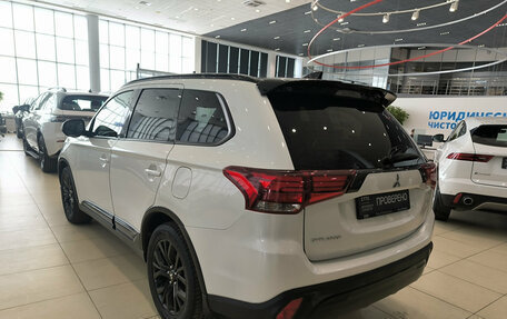 Mitsubishi Outlander III рестайлинг 3, 2021 год, 2 700 000 рублей, 11 фотография