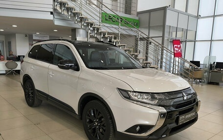 Mitsubishi Outlander III рестайлинг 3, 2021 год, 2 700 000 рублей, 7 фотография