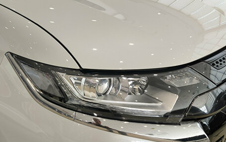 Mitsubishi Outlander III рестайлинг 3, 2021 год, 2 700 000 рублей, 21 фотография