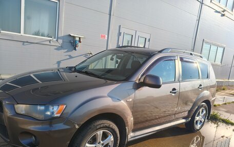 Mitsubishi Outlander III рестайлинг 3, 2011 год, 1 100 000 рублей, 2 фотография