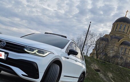 Volkswagen Tiguan II, 2021 год, 3 670 000 рублей, 2 фотография