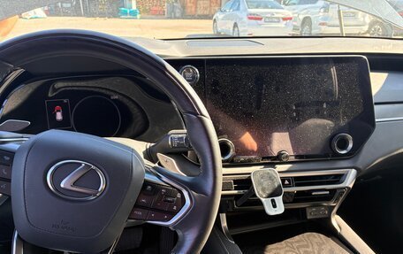 Lexus RX IV рестайлинг, 2023 год, 5 500 000 рублей, 10 фотография