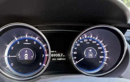 Hyundai Sonata VI, 2011 год, 984 000 рублей, 2 фотография