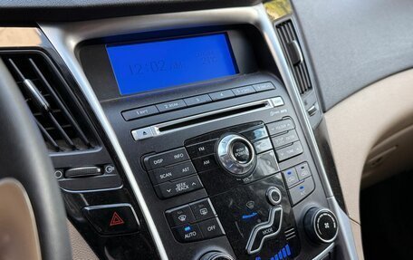 Hyundai Sonata VI, 2011 год, 984 000 рублей, 3 фотография