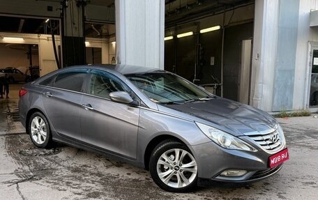 Hyundai Sonata VI, 2011 год, 984 000 рублей, 1 фотография