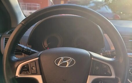 Hyundai Solaris II рестайлинг, 2011 год, 635 000 рублей, 10 фотография