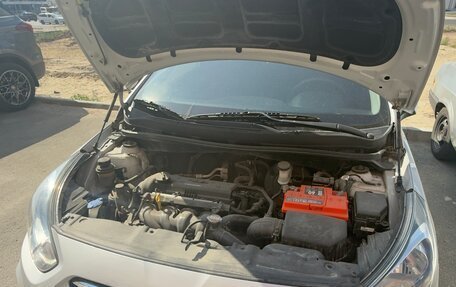 Hyundai Solaris II рестайлинг, 2012 год, 650 000 рублей, 4 фотография
