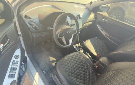 Hyundai Solaris II рестайлинг, 2012 год, 650 000 рублей, 6 фотография