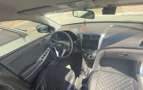 Hyundai Solaris II рестайлинг, 2012 год, 650 000 рублей, 12 фотография