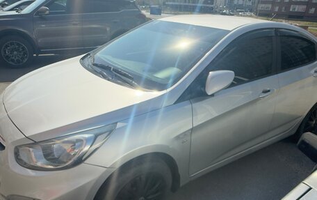 Hyundai Solaris II рестайлинг, 2012 год, 650 000 рублей, 21 фотография