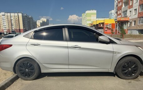 Hyundai Solaris II рестайлинг, 2012 год, 650 000 рублей, 22 фотография
