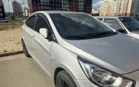 Hyundai Solaris II рестайлинг, 2012 год, 650 000 рублей, 23 фотография