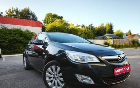 Opel Astra J, 2011 год, 820 000 рублей, 1 фотография