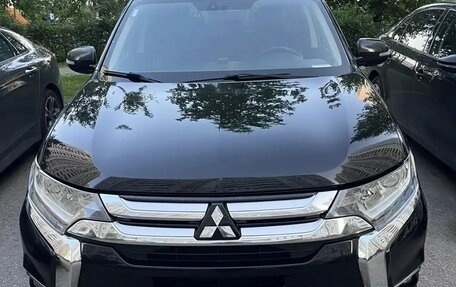 Mitsubishi Outlander III рестайлинг 3, 2016 год, 1 850 000 рублей, 1 фотография