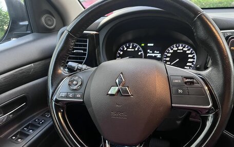 Mitsubishi Outlander III рестайлинг 3, 2016 год, 1 850 000 рублей, 5 фотография