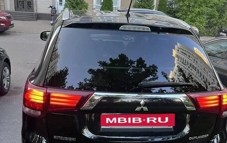 Mitsubishi Outlander III рестайлинг 3, 2016 год, 1 850 000 рублей, 7 фотография