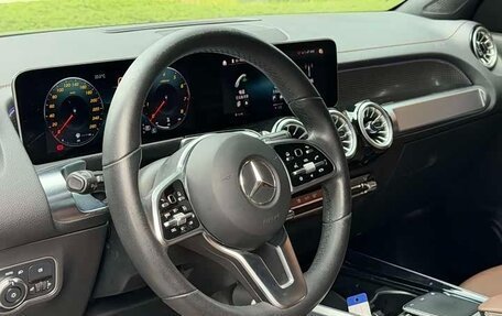 Mercedes-Benz GLB, 2022 год, 2 700 000 рублей, 14 фотография