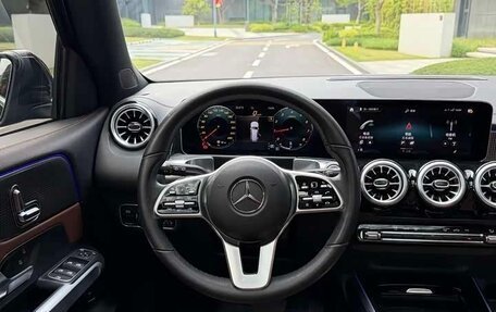 Mercedes-Benz GLB, 2022 год, 2 700 000 рублей, 15 фотография
